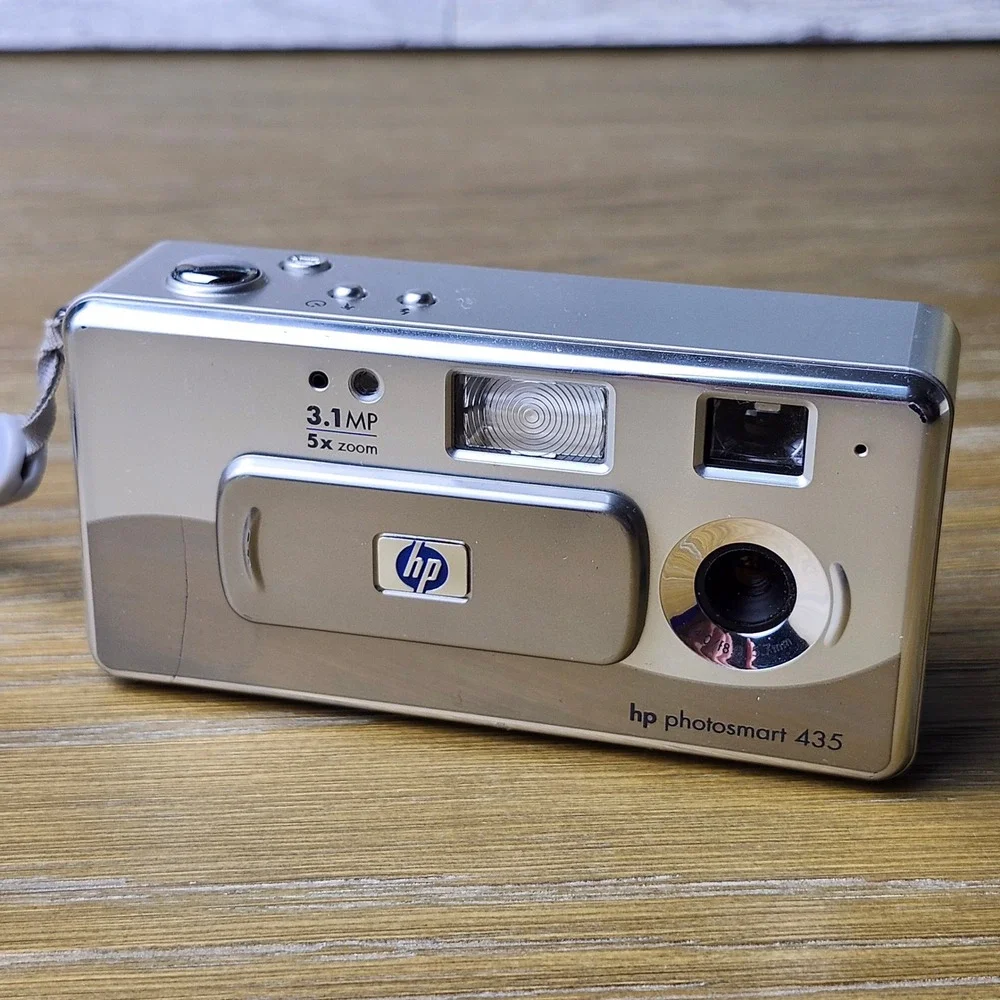HP Photosmart 435 Digital Camera Silver 3.1MP 5x Zoom PARTS ONLY - UNTESTED